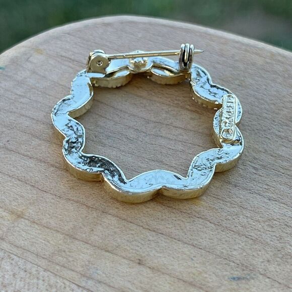 Vintage Gold Tone Wreath Circle Pin Brooch Signed Gerry's Round - Picture 4 of 5